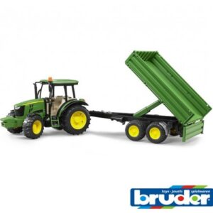 Bruder igračka traktor JD sa prikolicom zeleni traktor sa prikolicom u podignutom položaju.