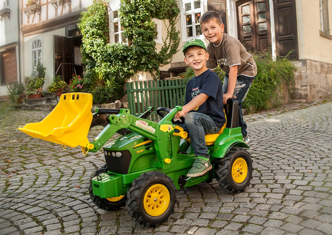 Početak Traktor Farmtrack John Deer 7930 sa kašikom, menjačem, kočnicom i gumenim točkovima Rolly 710126 Početak Traktor Farmtrack John Deer 7930 sa kašikom, menjačem, kočnicom i gumenim točkovima Rolly 710126